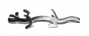 broche con logo