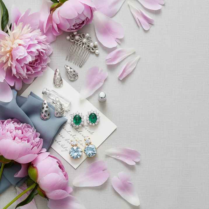 hago-blog-secreto-novia-radiante-joyas-boda-civil El Secreto de una Novia Radiante: Cómo Integrar Joyas Únicas en tu Look Nupcial de Boda Civil o Segundo Vestido - secreto, novia | Joyería HAGO